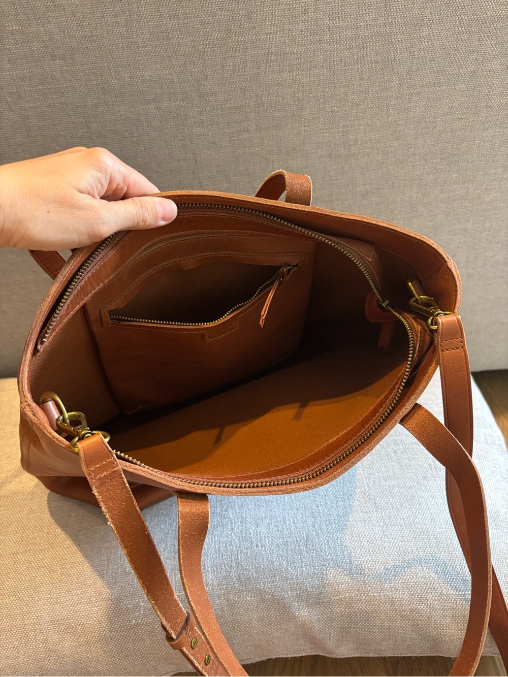 Madewell Transport zip-top Tan Leather Tote with Detachable Shoulder Strap - Picture 3 of 6